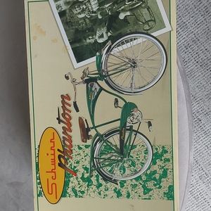 Green Phantom Schwinn die cast model bicycle 🚲